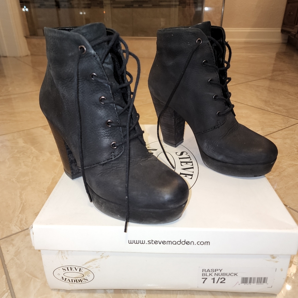 Steve Madden Raspy Platform Ankle Bootie